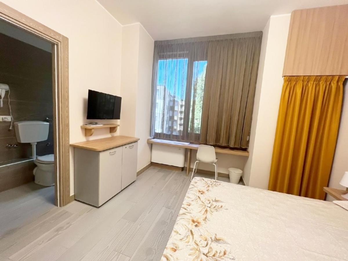 Sissi Comfort Rooms Foresteria Lombarda Monza Ngoại thất bức ảnh