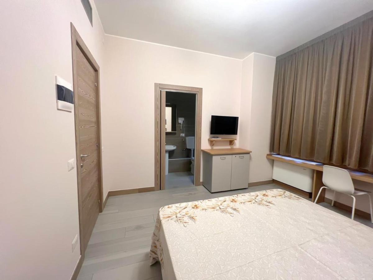 Sissi Comfort Rooms Foresteria Lombarda Monza Ngoại thất bức ảnh