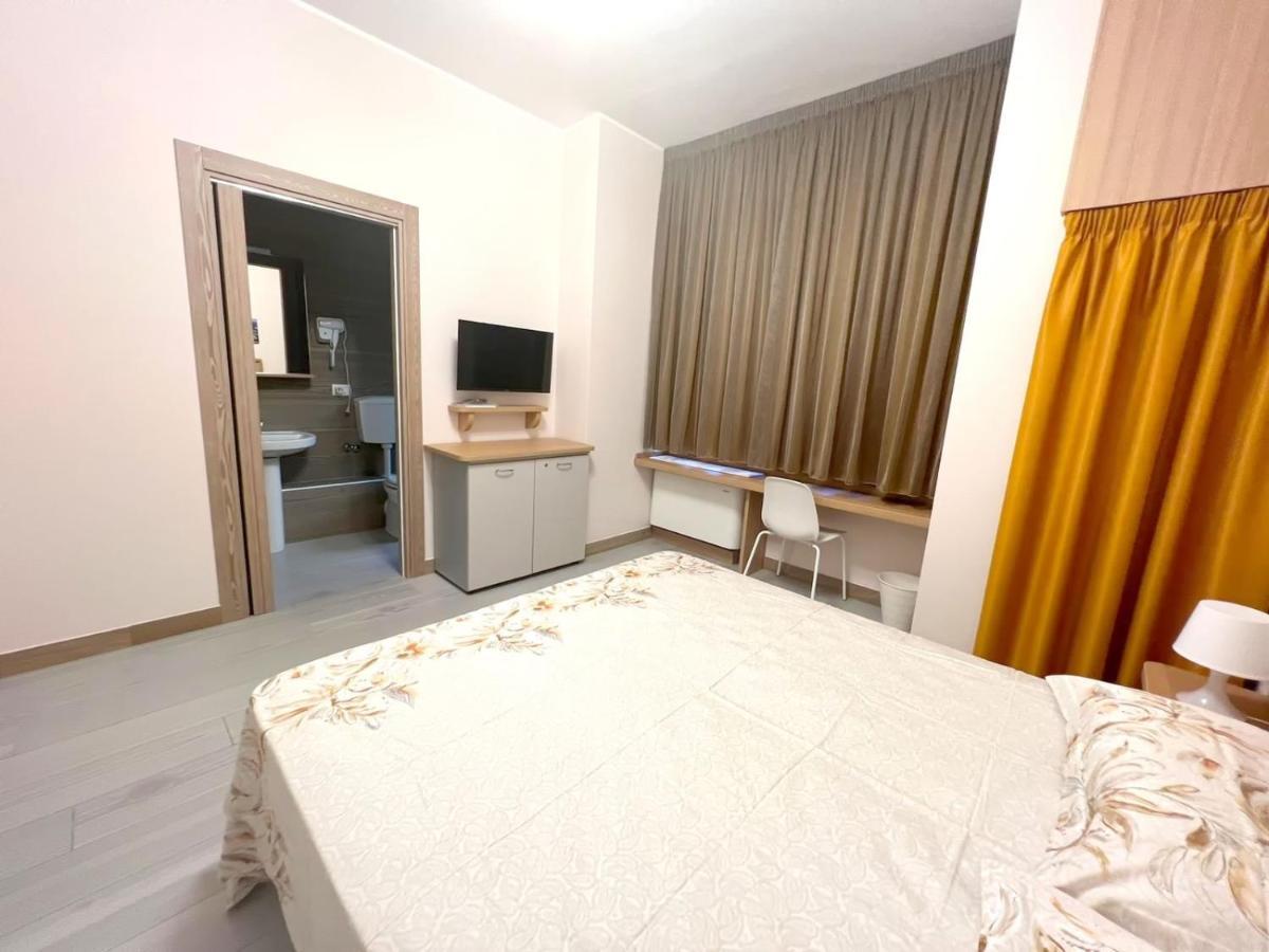 Sissi Comfort Rooms Foresteria Lombarda Monza Ngoại thất bức ảnh