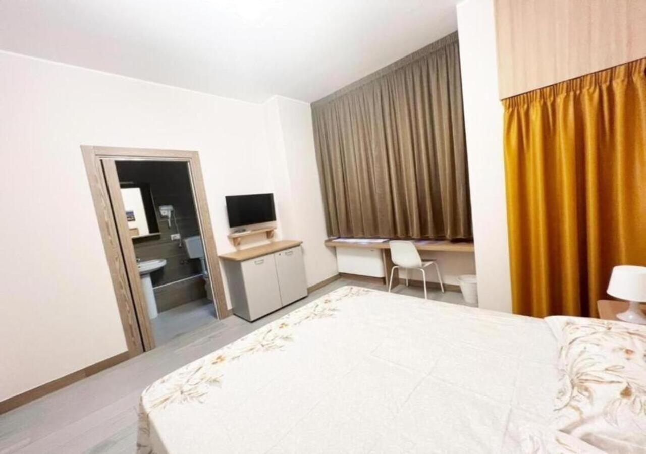 Sissi Comfort Rooms Foresteria Lombarda Monza Ngoại thất bức ảnh